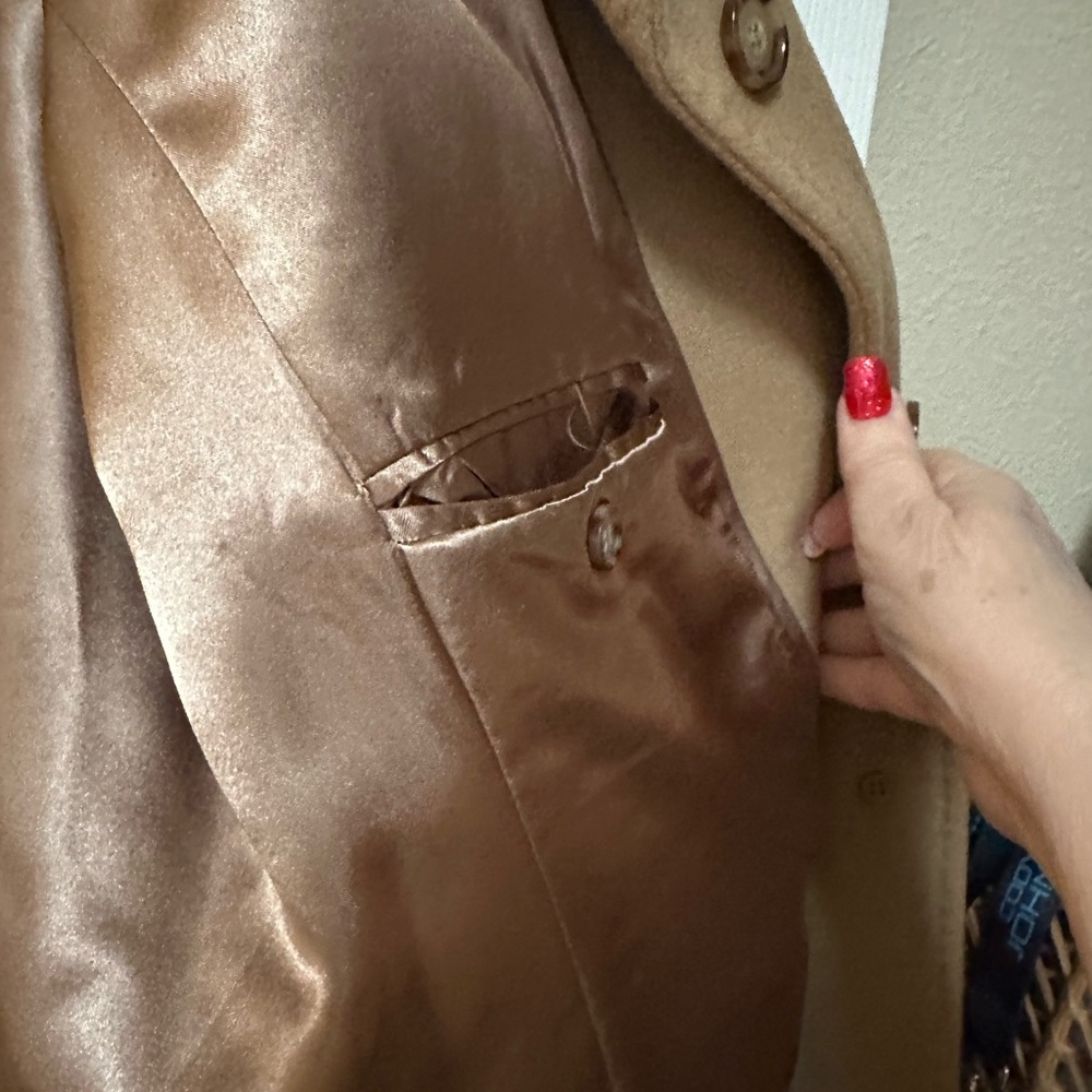 Donna Karan Classic Tan Trench Coat - Picture 4 of 5